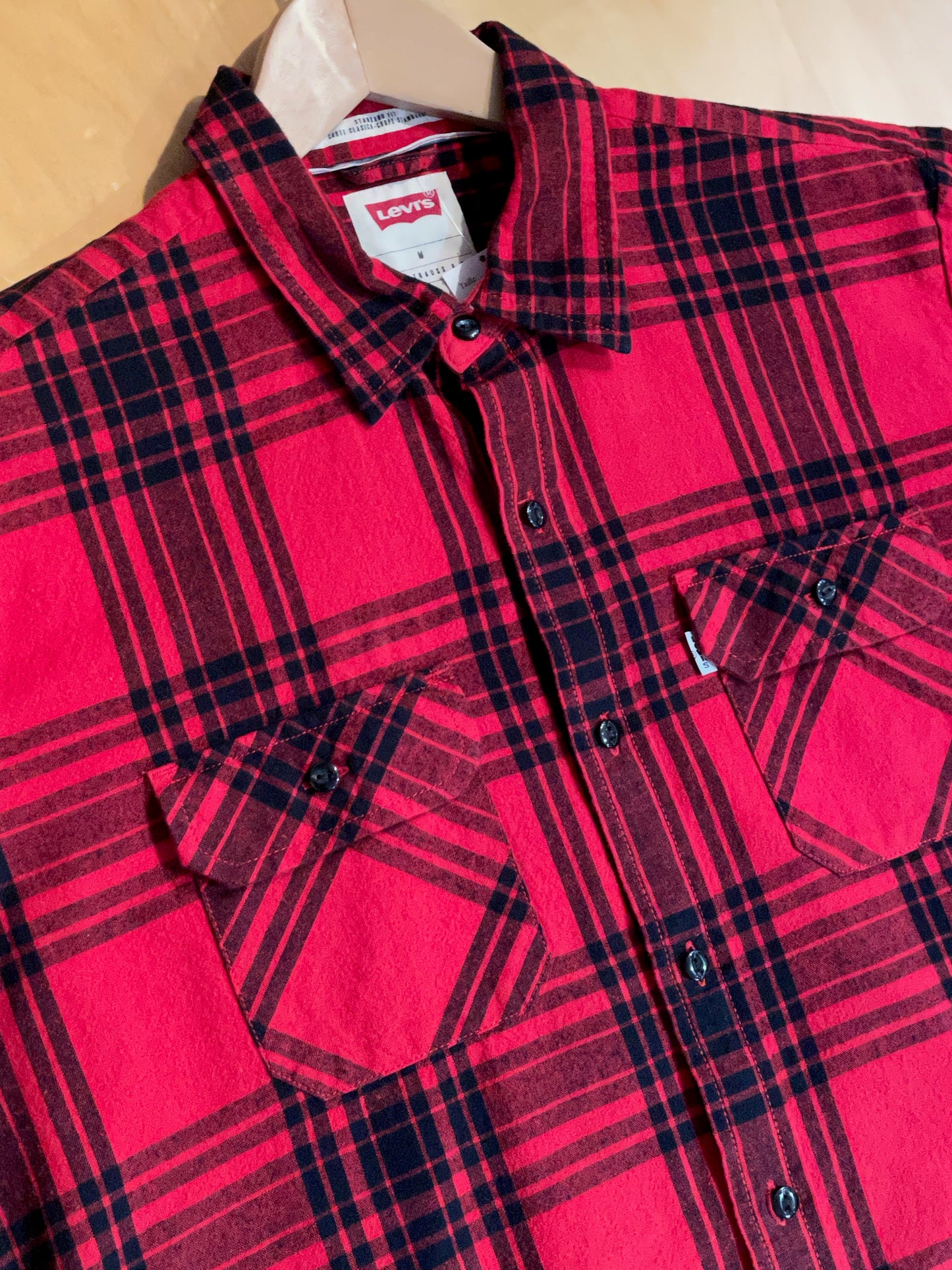 LEVI'S STANDARD FIT FLANNEL CHECKED SHIRT  SZ: M