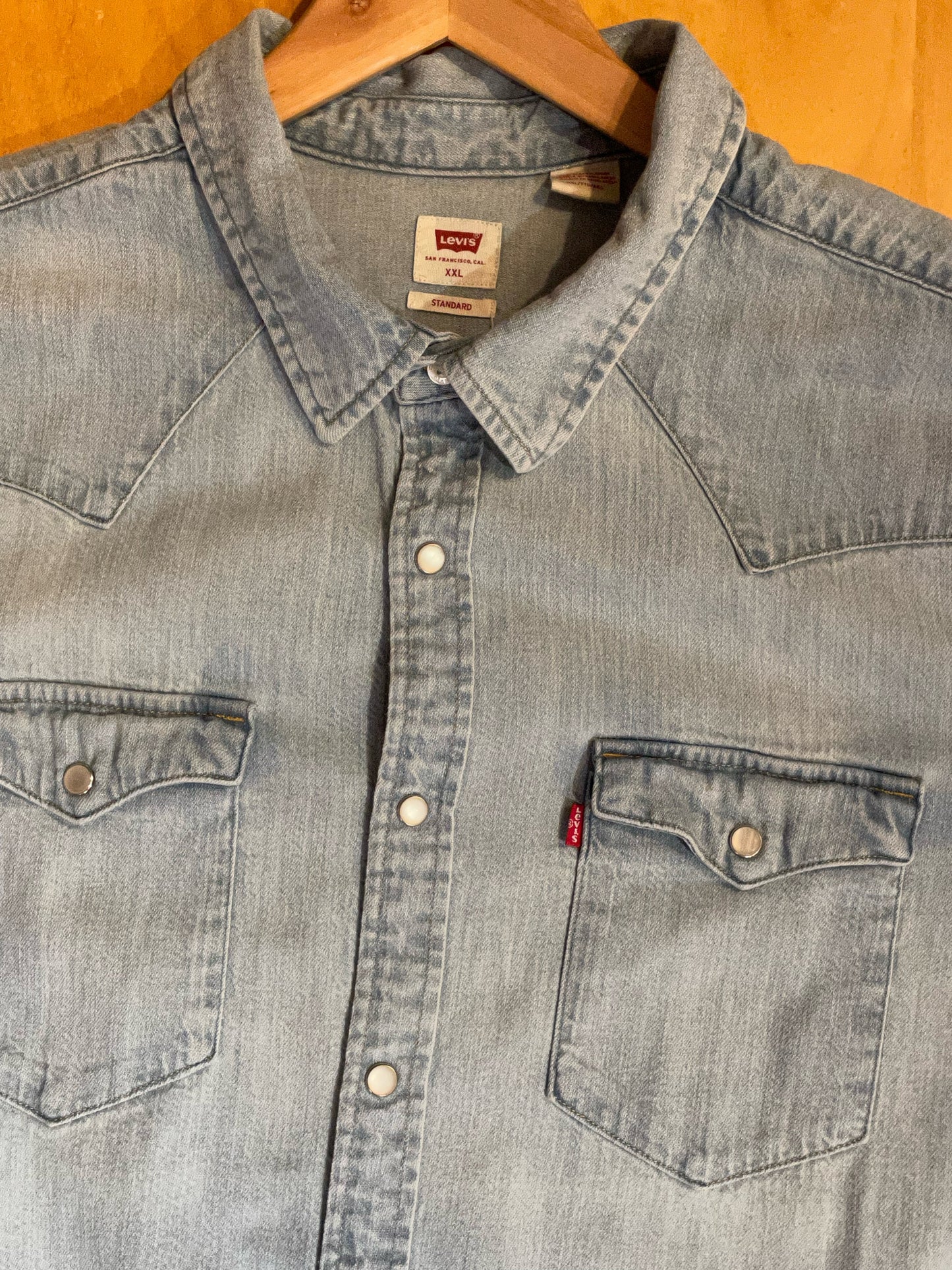 LEVI'S STANDARD FIT WASH DENIM SHIRT SZ: XXL