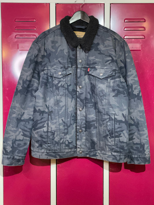 LEVI'S CAMO SHERPA DENIM JACKET SZ: XL