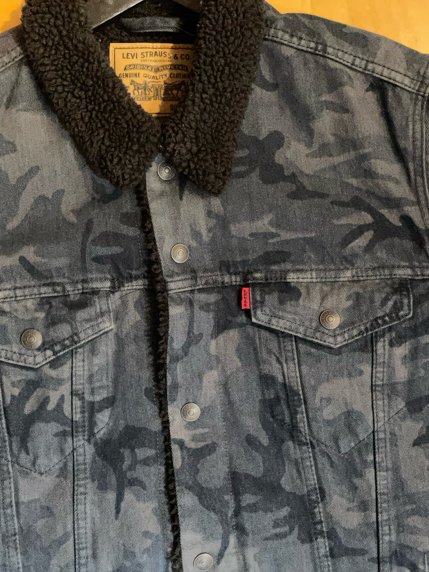 LEVI'S CAMO SHERPA DENIM JACKET SZ: XL