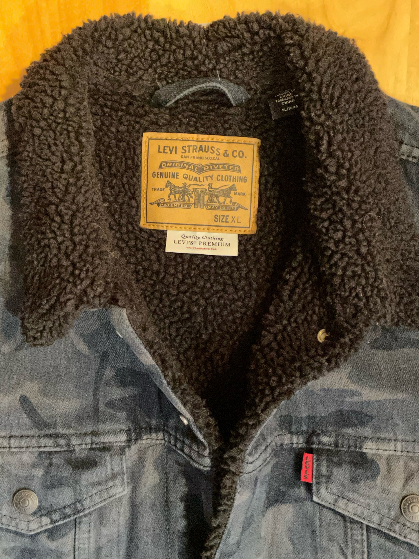 LEVI'S CAMO SHERPA DENIM JACKET SZ: XL