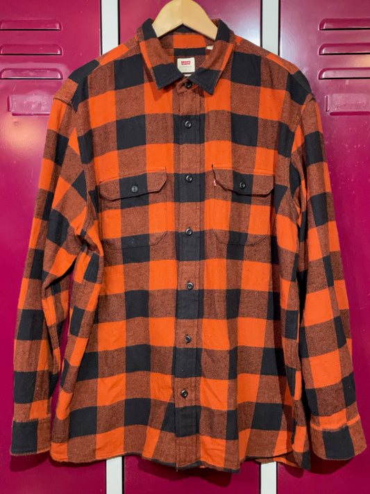 LEVI'S RELAXED FIT FLANNEL CHECKED RED SHIRT  SZ: L