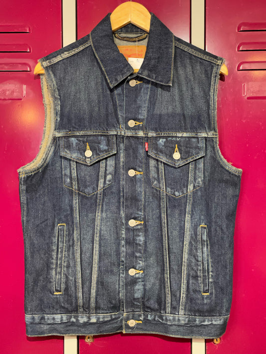 LEVI'S TRUCKER DENIM VEST  SZ: M