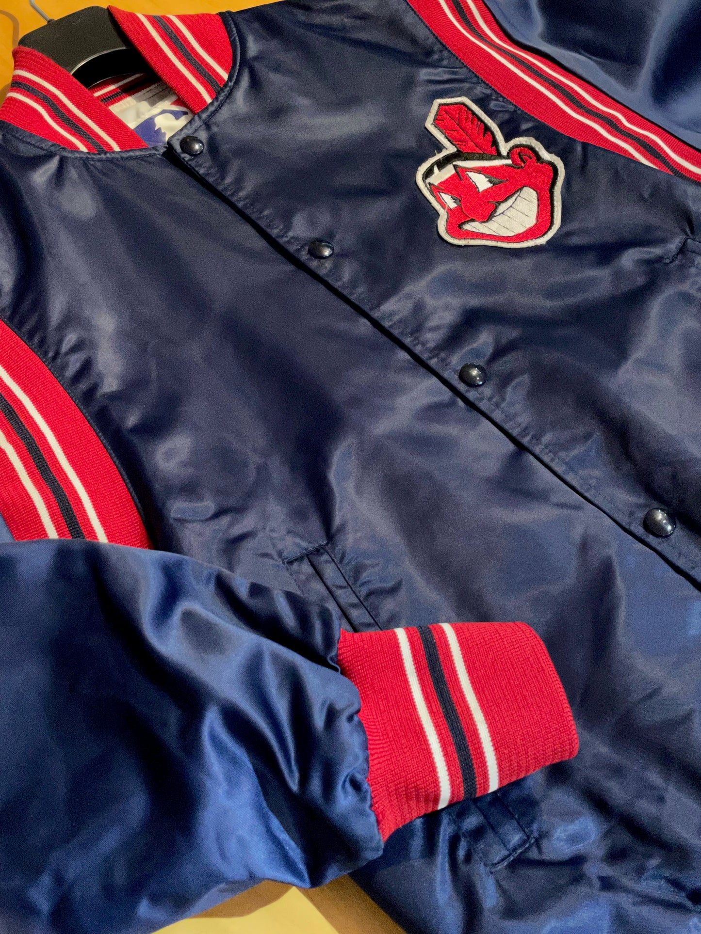 VINTAGE CLEVELAND INDIANS MLB SATIN JACKET  SZ: M