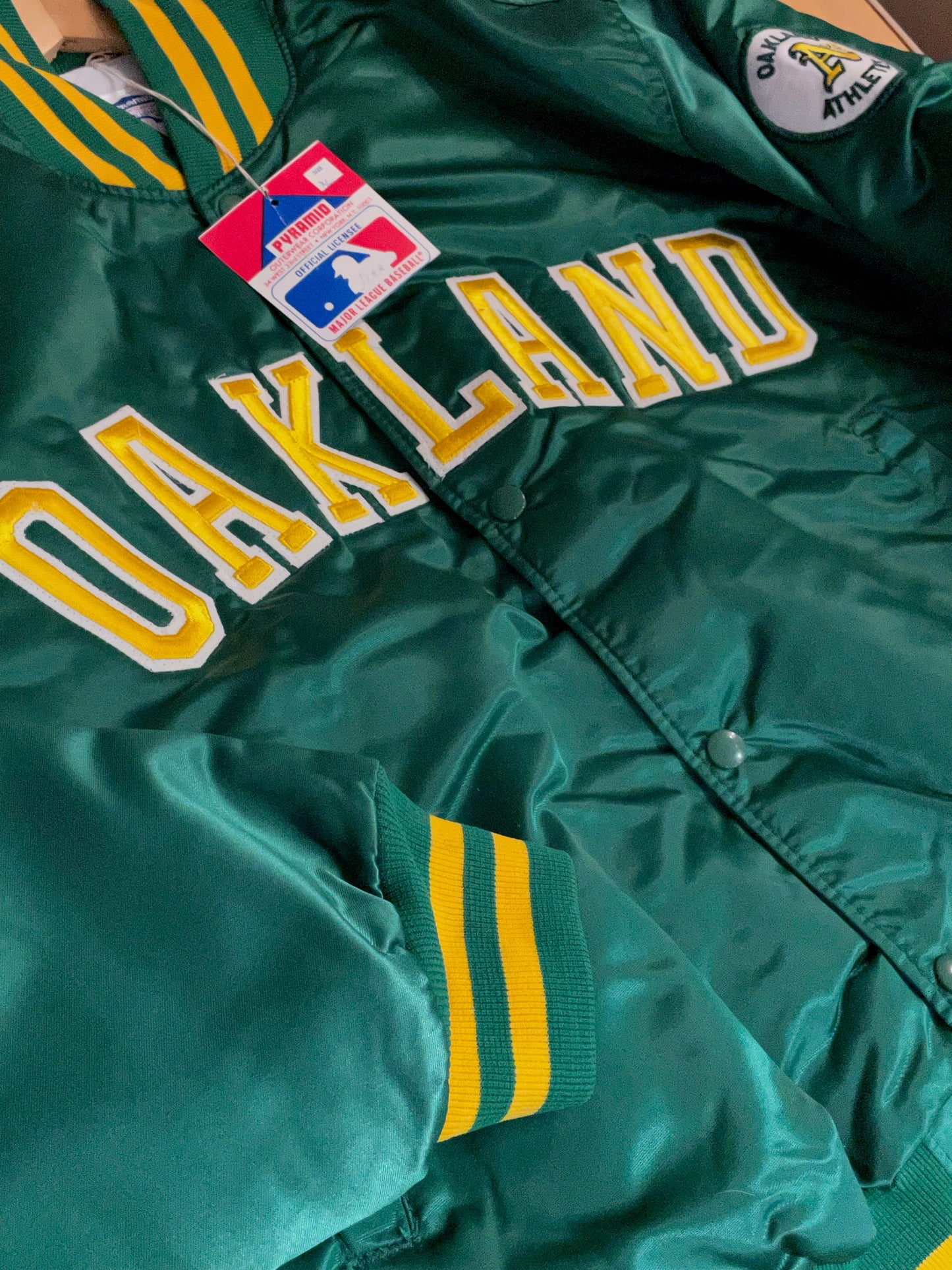 VINTAGE PYRAMID OAKLAND A'S MLB SATIN JACKET  SZ: XL