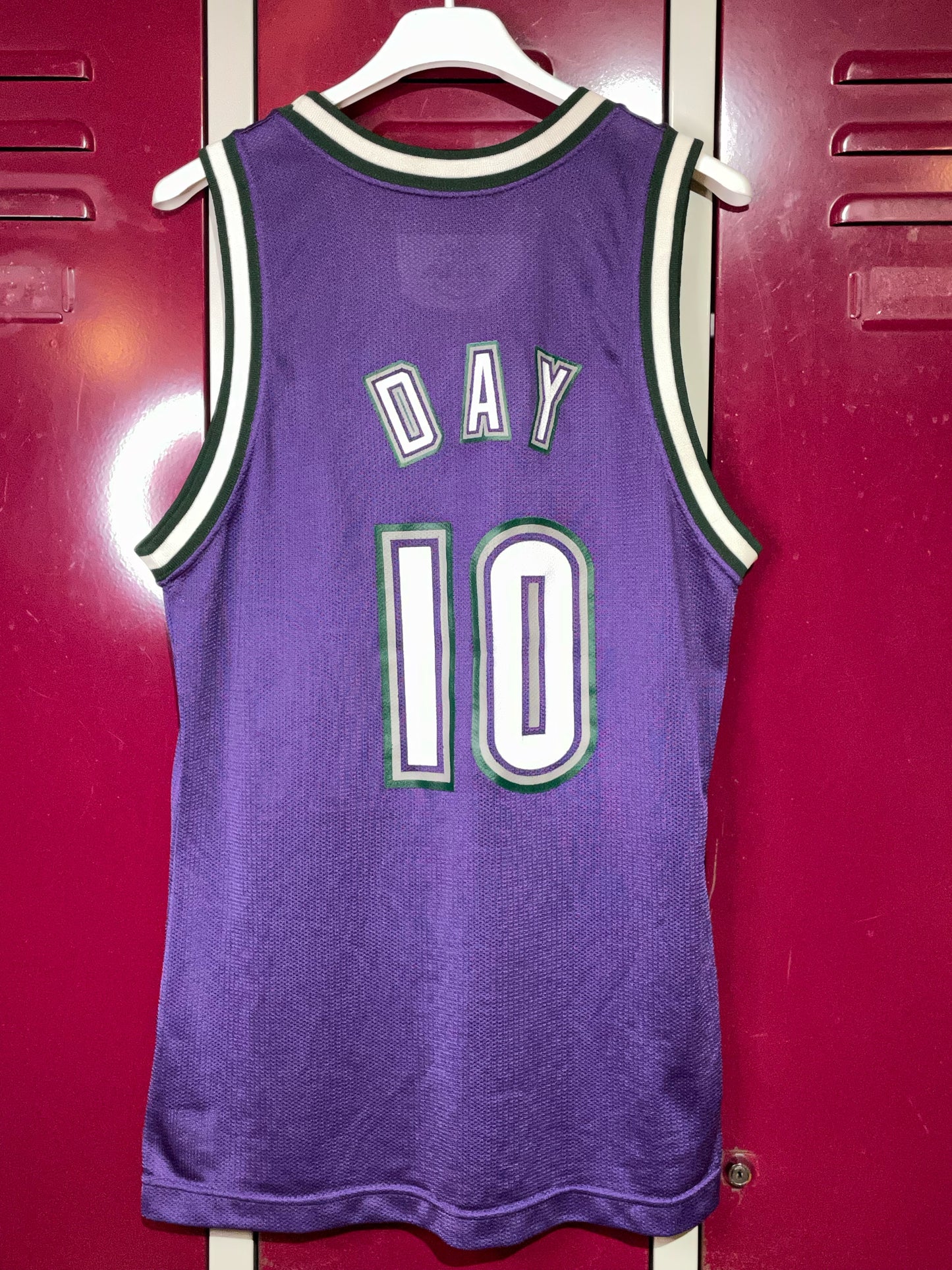 CHAMPION VINTAGE MILWAUKEE BUCKS DAY NBA JERSEY  SZ: 36